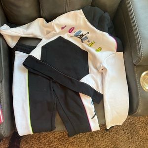 Med Jordan sweat suit set girls. Hoodie and pants. EUC.